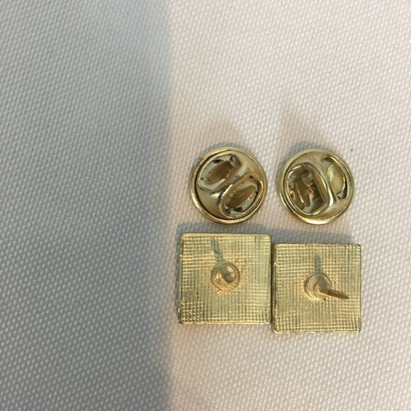 Vintage 2 Cute WWJD Pins What Would Jesus Do Lapel Christian Collectible - Picture 5 of 7